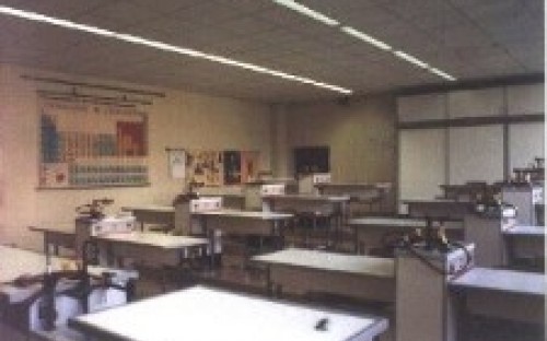 Eines von 2 Chemiekabinetten der Schule